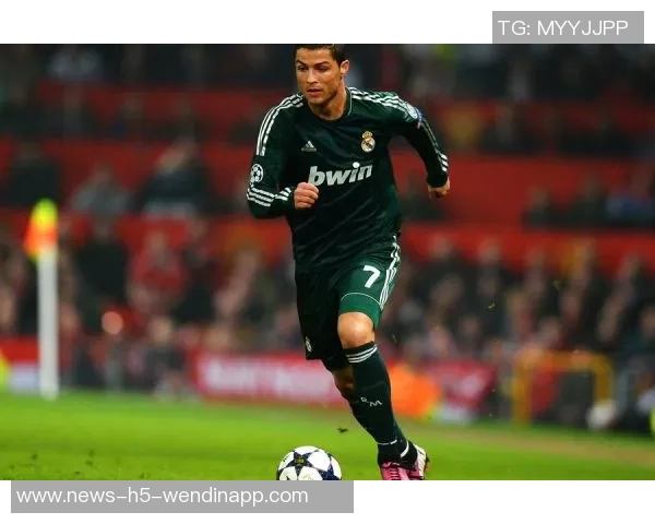 梅开二度的拉斐尔维加助力帕尔梅拉斯逆转胜利展现伟大比赛精神