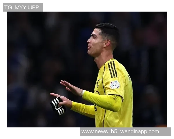 C罗在胜利打入第三球后与对方门将互动和解引发热议